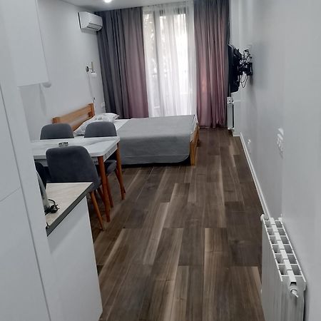 Next Apartments バトゥーミ エクステリア 写真